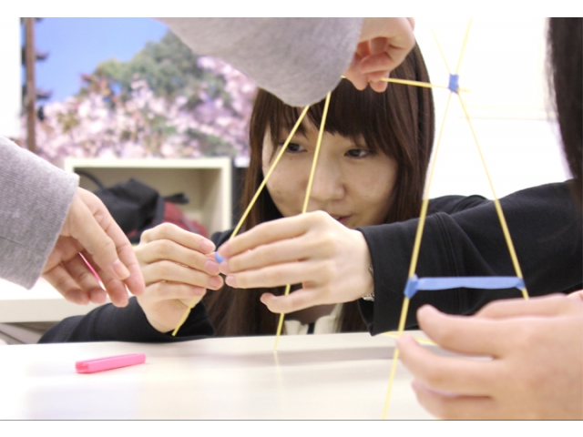 パスタを折らないように慎重に…