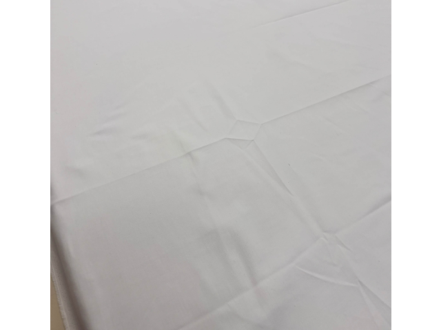 布にアイロンをかける作業も大変💦