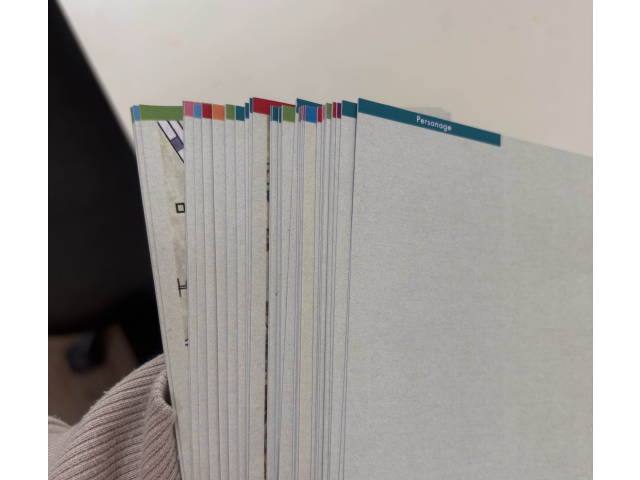 外注するよりも安価で懐に優しい。切る時は表面のトンボで切る等ルールを決めるとさらに完成度が上がります。